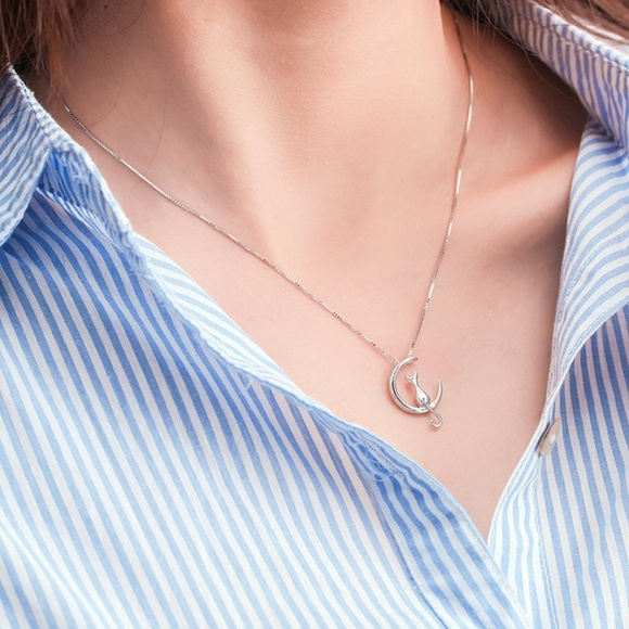 ❤️4 for $20 Sale❤️Silver Moon Cat Necklace - Picture 5 of 5